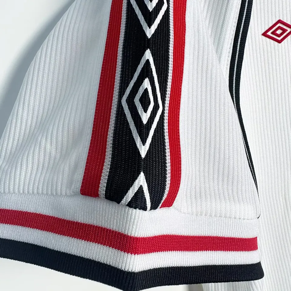Materialdetalj Manchester United bortatröja retro 1998/99