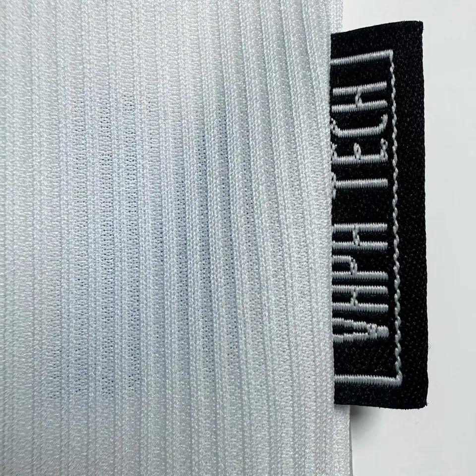 Detalj Sharp och klubbmärke Manchester United bortatröja retro 1998/99