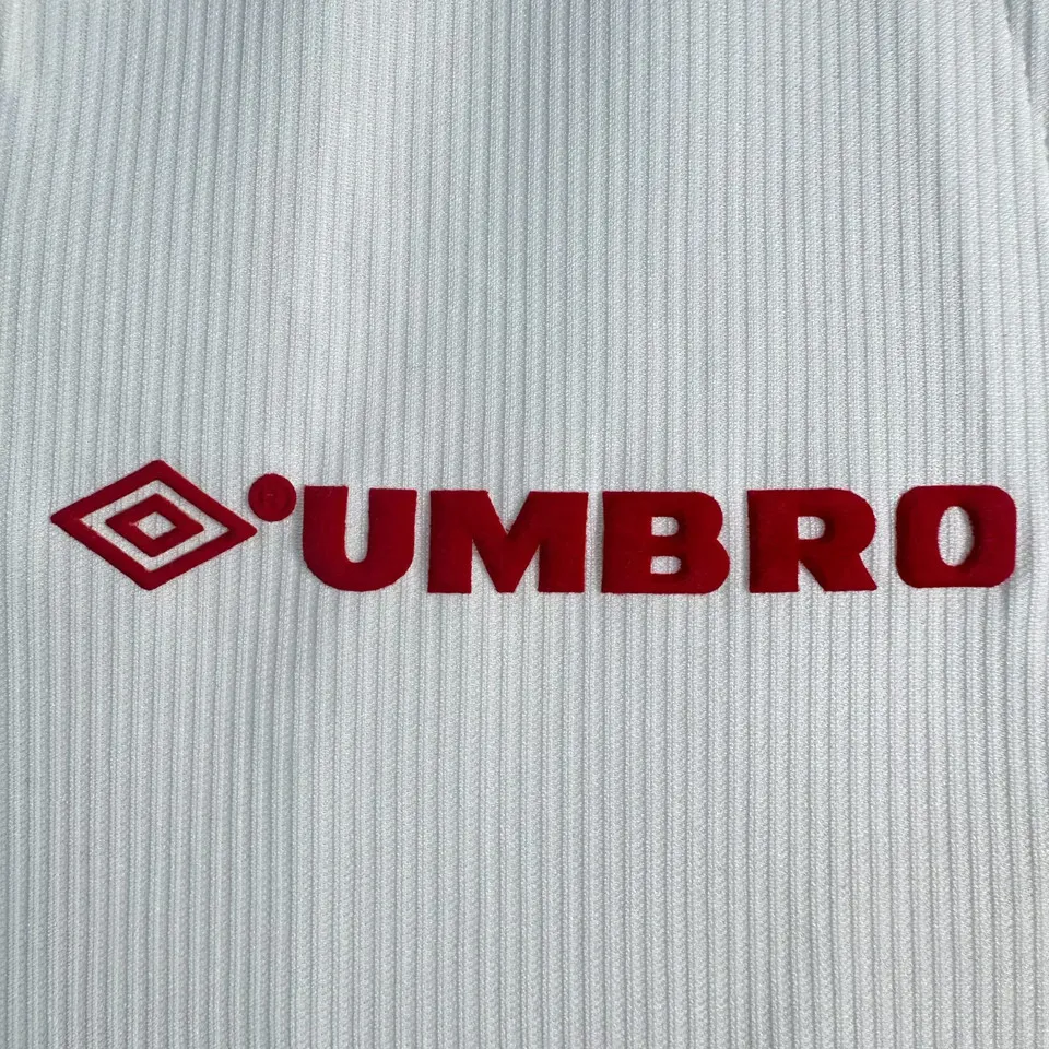 Närbild Umbro-logga Manchester United bortatröja retro 1998/99