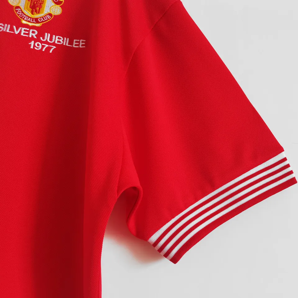Ärmdetalj på Manchester United hemmatröja retro 1977