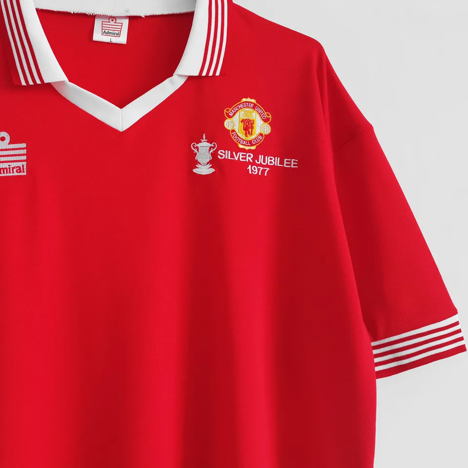Ärmdetalj på Manchester United hemmatröja retro 1977