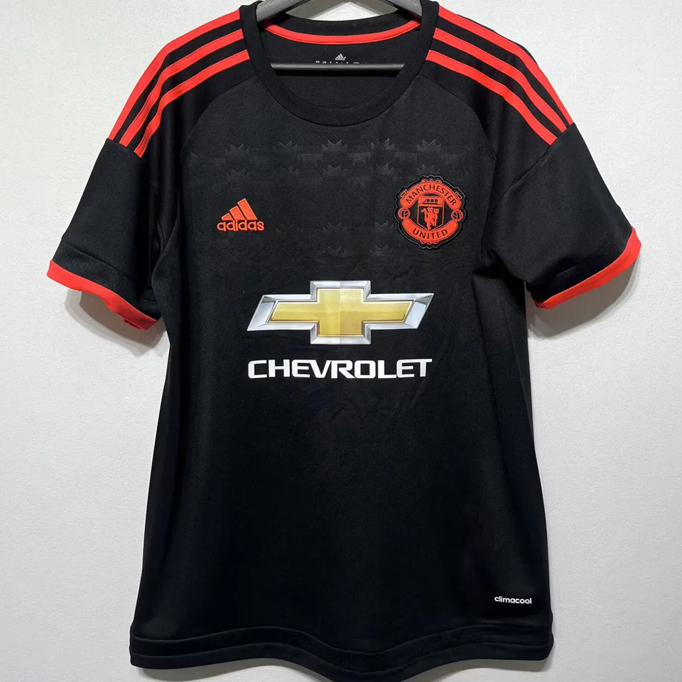 Manchester United tredjetröja retro 2015/16 framsida svart eget namn nummer